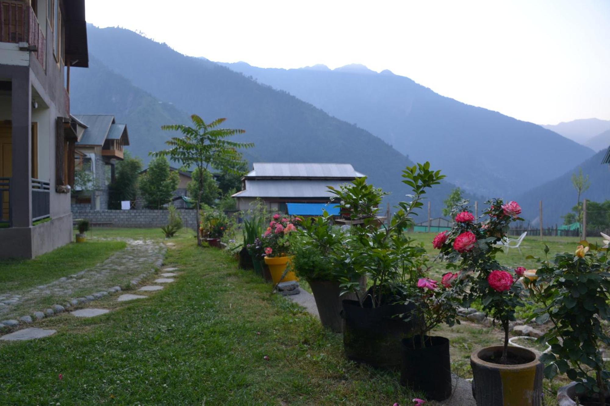 West End Lodges Neelum Zewnętrze zdjęcie