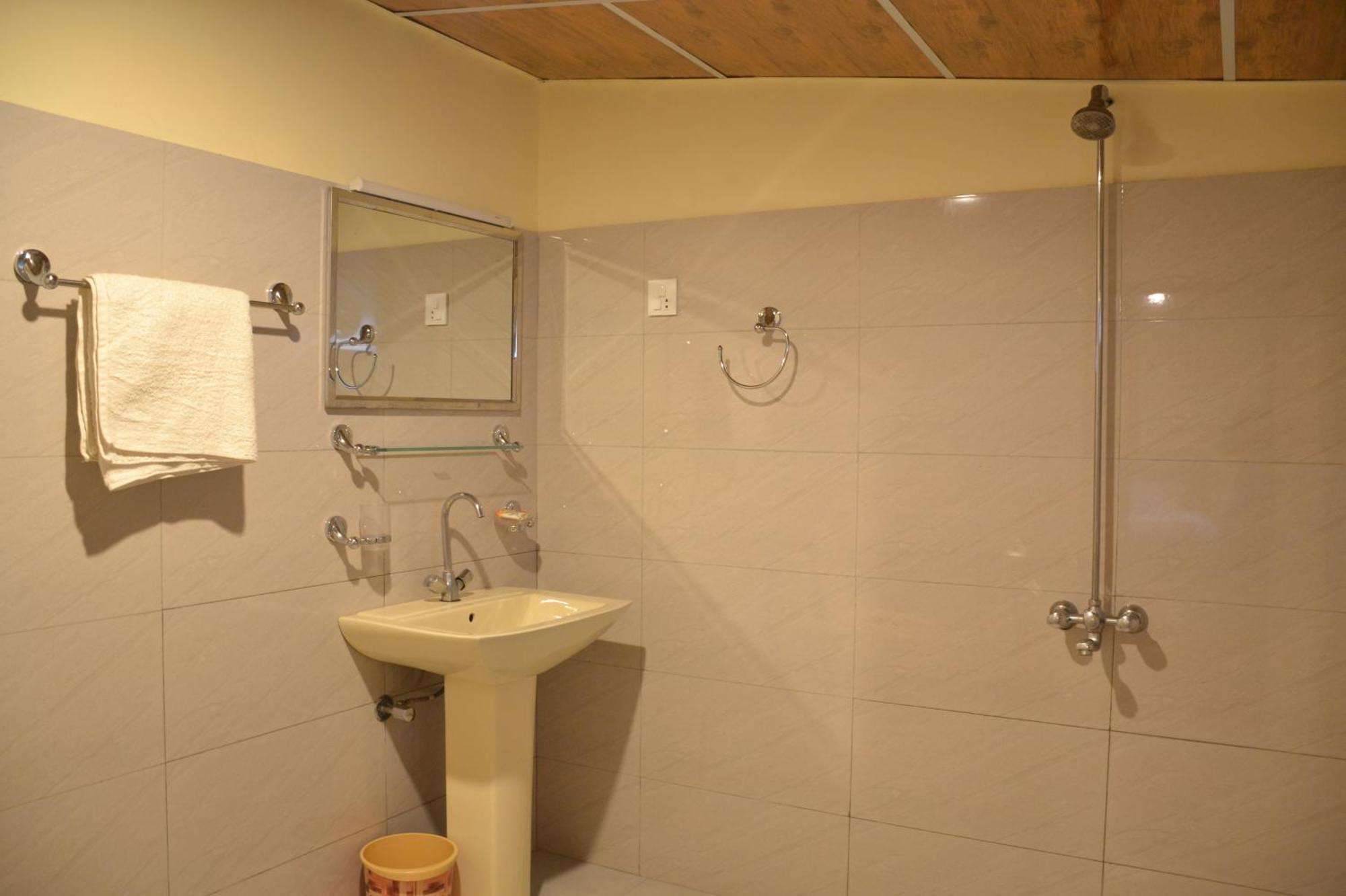 West End Lodges Neelum Zewnętrze zdjęcie